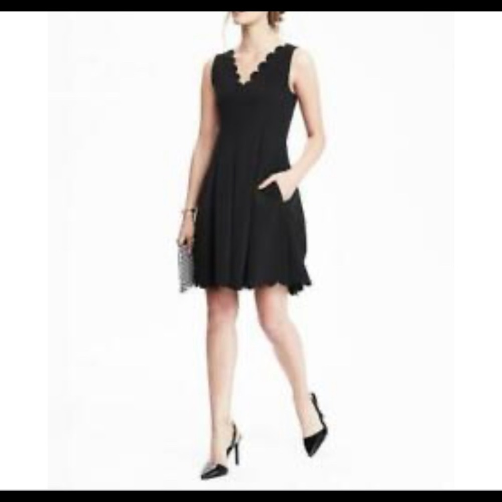 Banana Republic scalloped dress w/pockets. - Picture 1 of 2